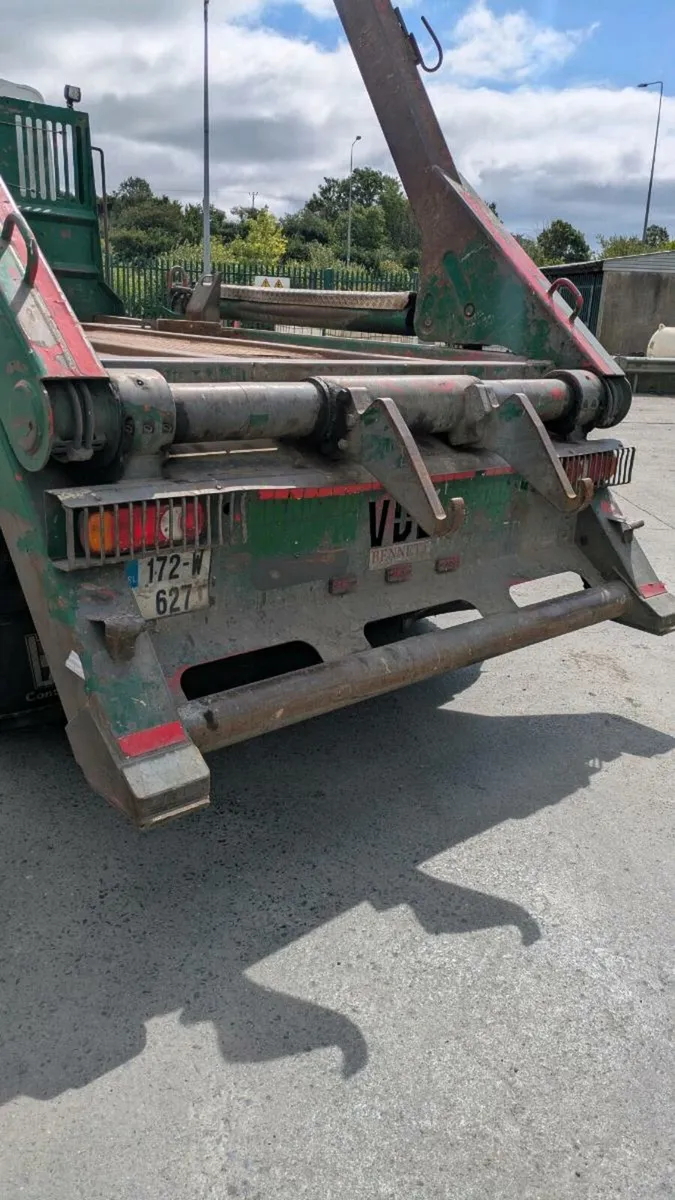 Renault D18.250 Skip Loader - Image 4