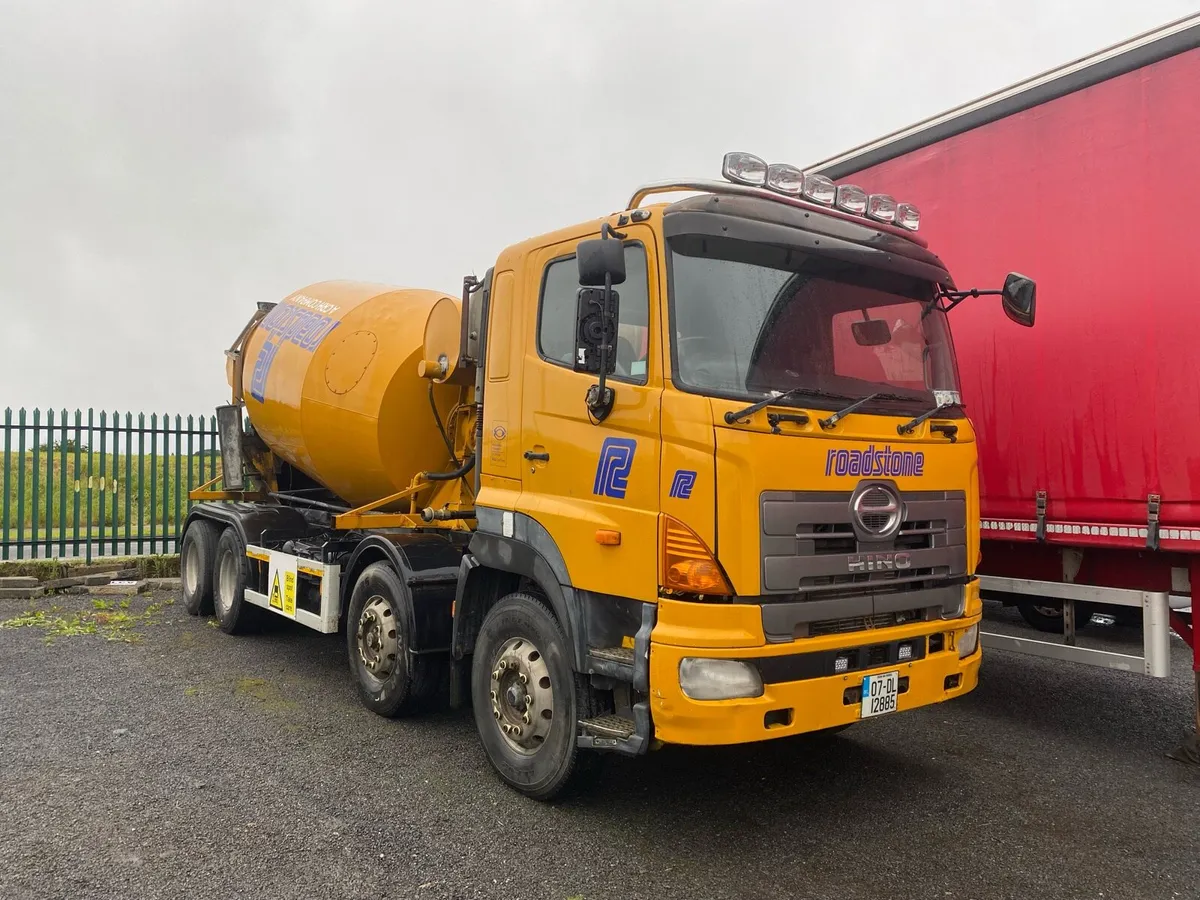 Hino 700 demountable - Image 1