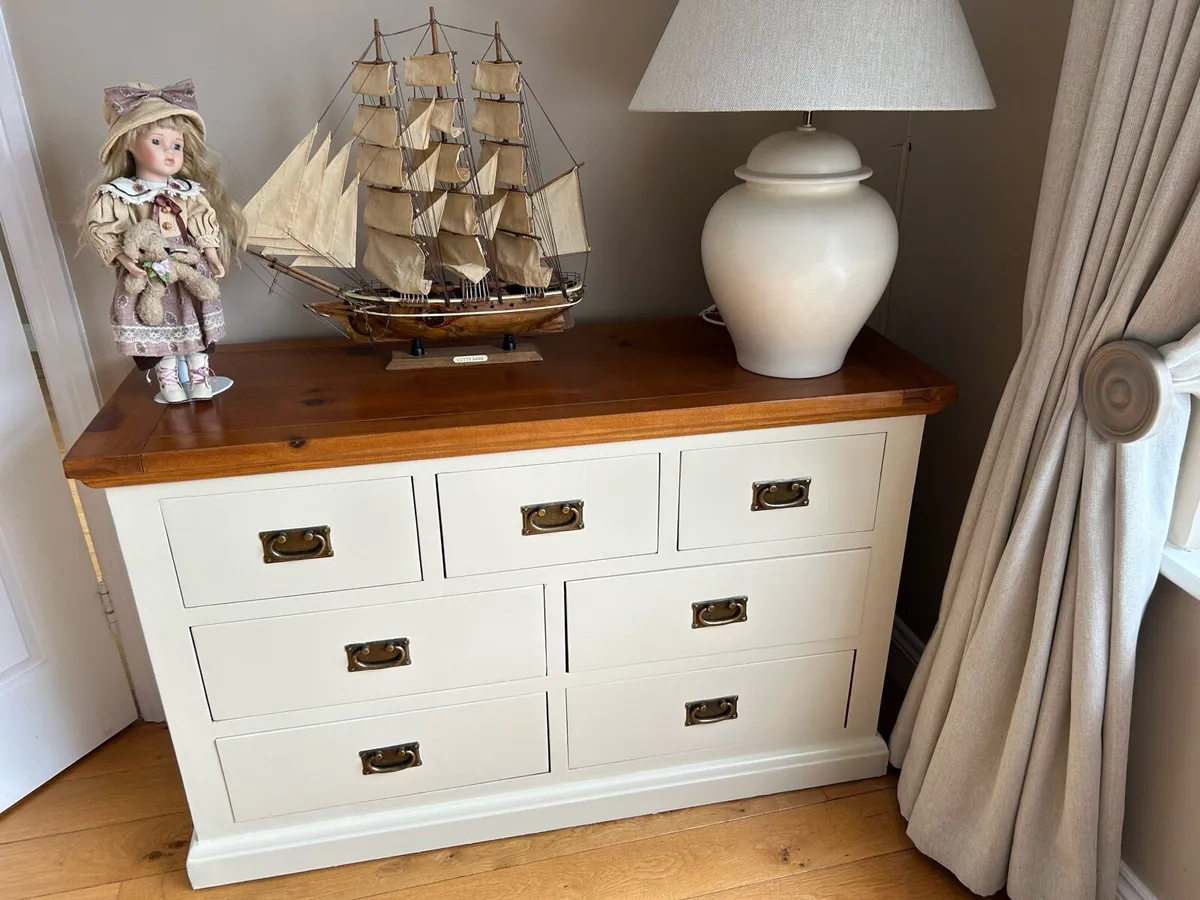 Solid sideboard unit. - Image 2
