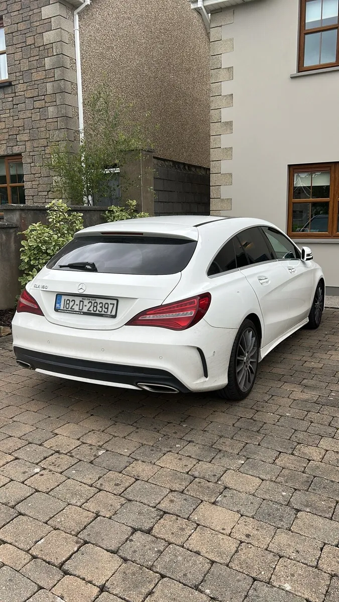 CLA 180 Shooting Brake - Image 4