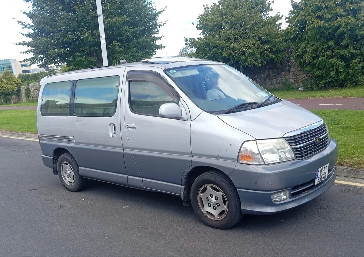 2001 Toyota Hiace 8 Seater Automatic - Image 1
