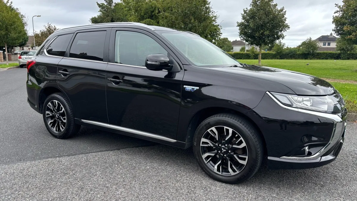 2017 Mitsubishi Outlander PHEV**NCT 06/26** - Image 1