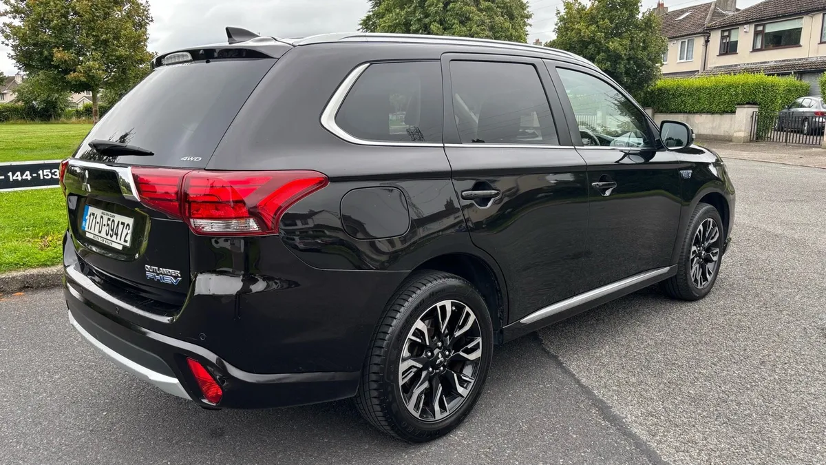 2017 Mitsubishi Outlander PHEV**NCT 06/26** - Image 3