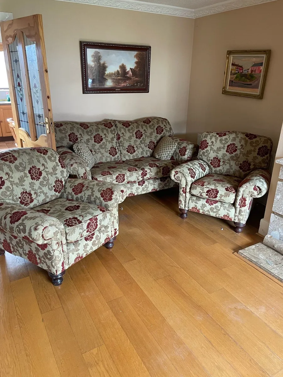 Sofa & 2 armchairs