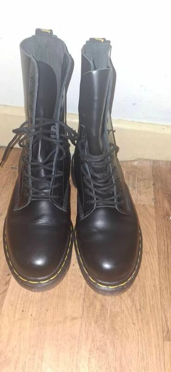 Mens size 8 Doc Martin Boots - Image 1