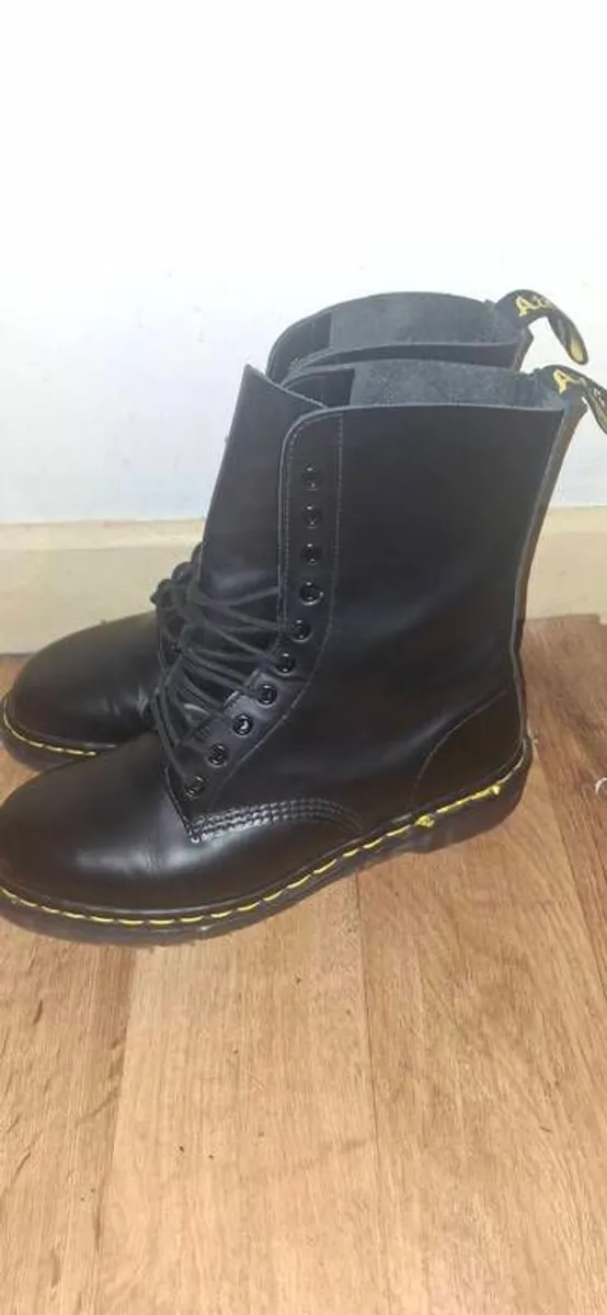 Mens size 8 Doc Martin Boots - Image 3