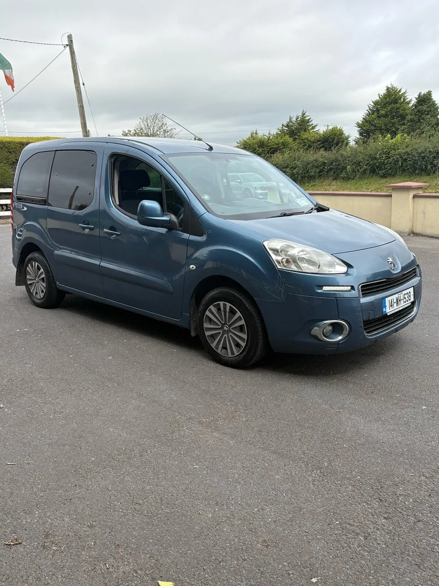 2014 partner Auto bus enterprise Tax and NCT - Image 1