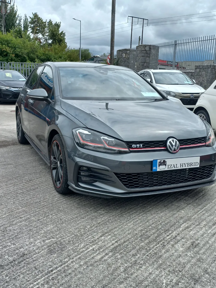 2018 Volkswagen Golf GTI 2.0L - Image 2