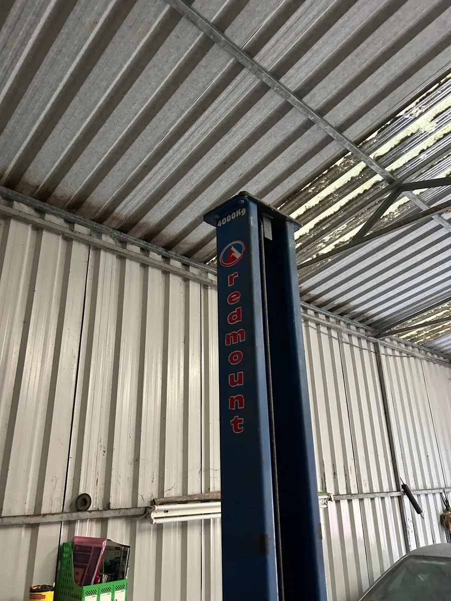 Red mount car lift - Image 3
