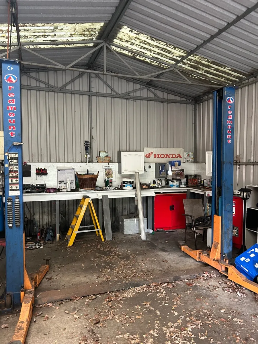 Red mount car lift - Image 4