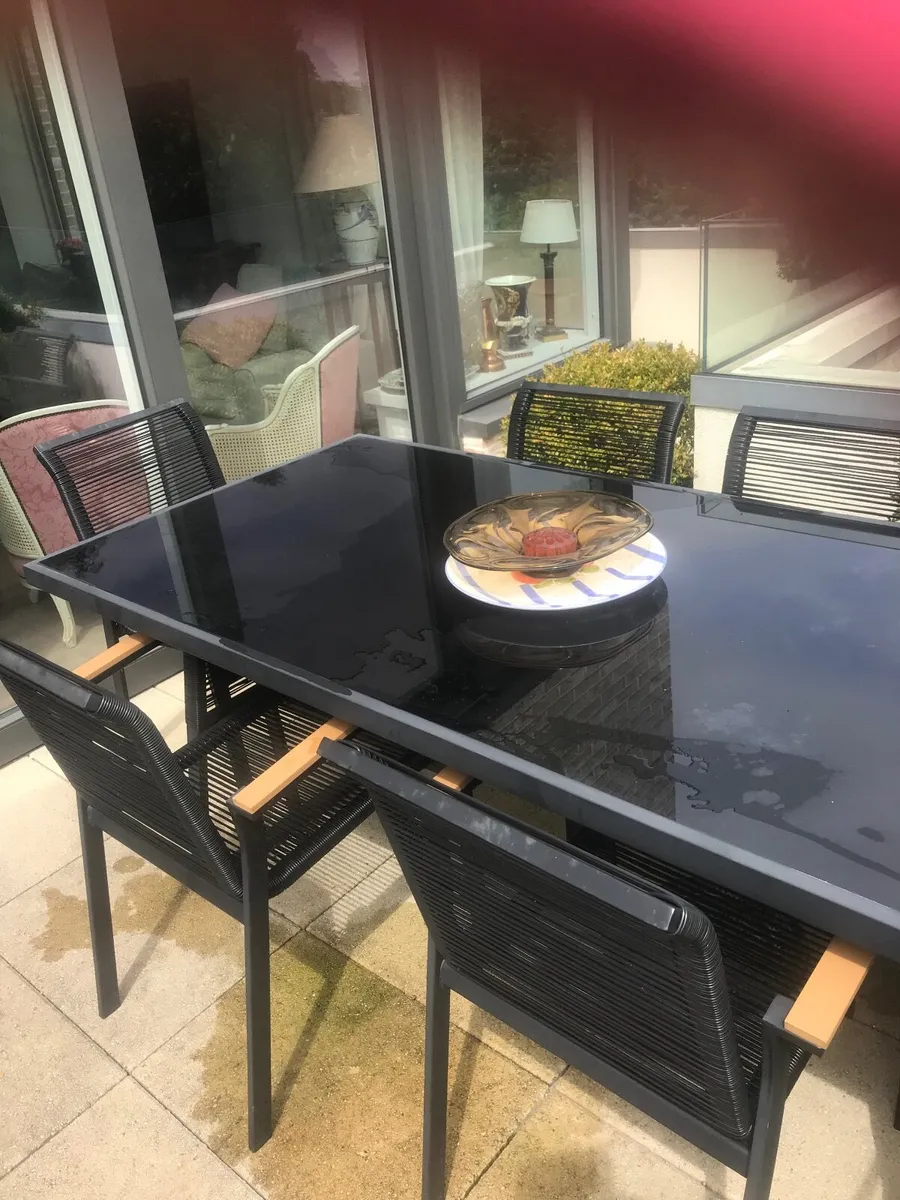 Outdoor dining table and 6 chairs - Image 2