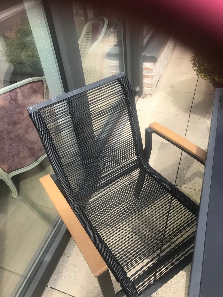 Outdoor dining table and 6 chairs - Image 3