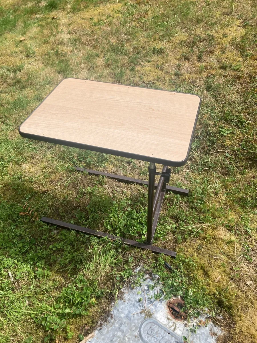 Bed table