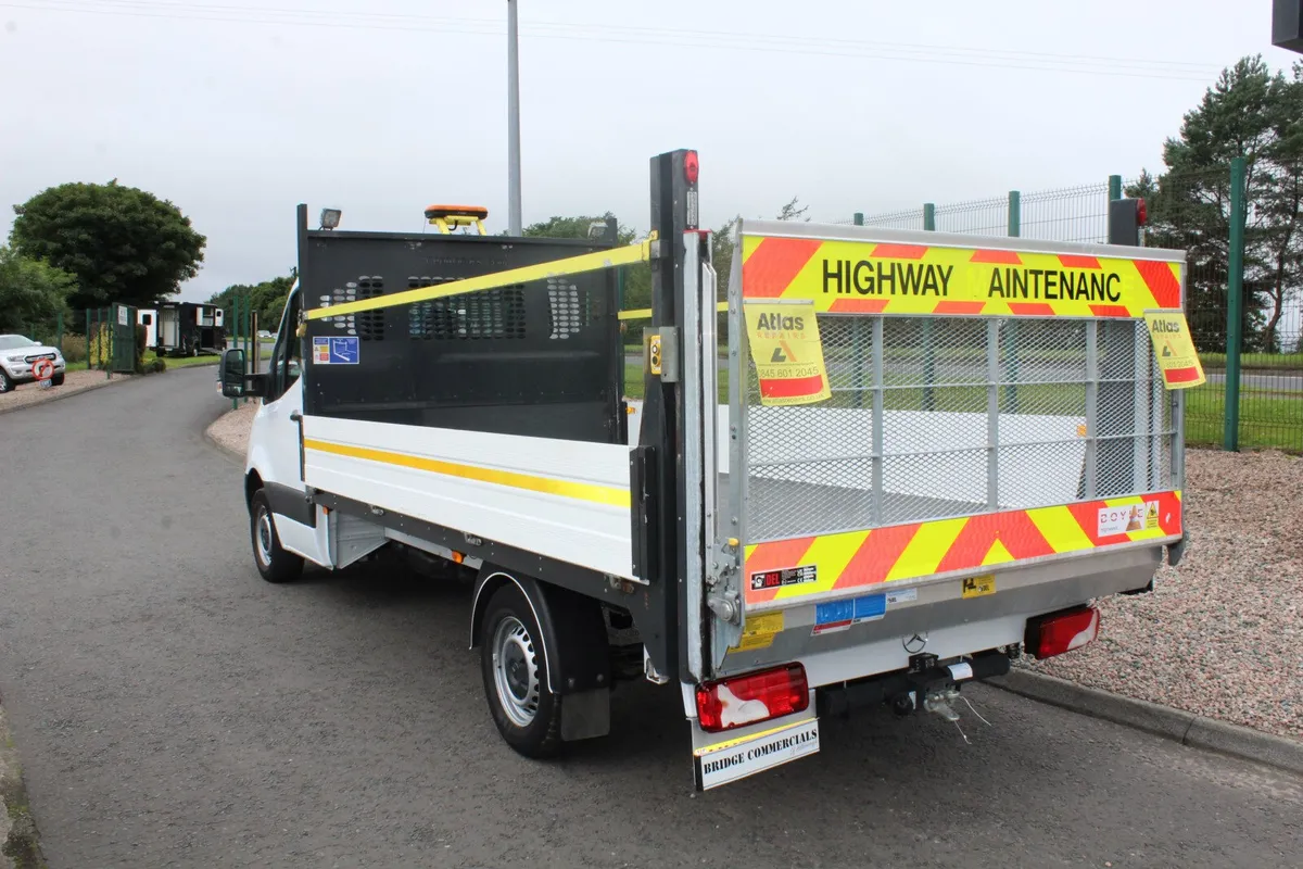2023 Mercedes-Benz Sprinter 315 LWB Dropside TLift - Image 2