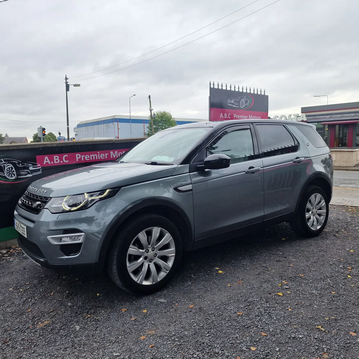 Land Rover Discovery Automatic 7Seater - Image 3