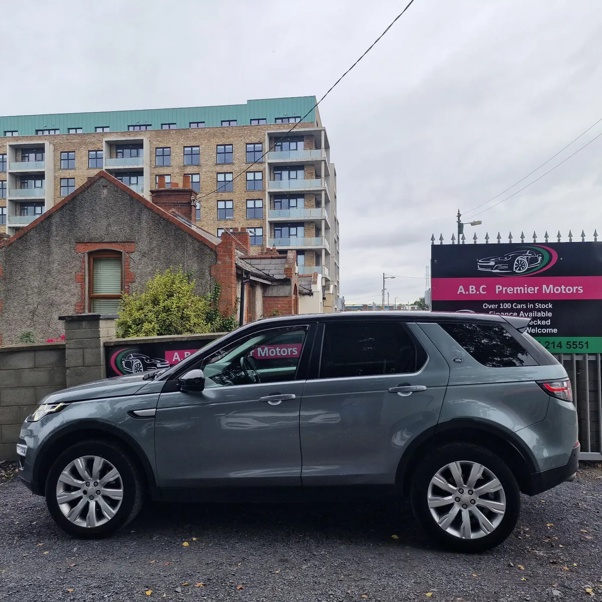 Land Rover Discovery Automatic 7Seater - Image 2
