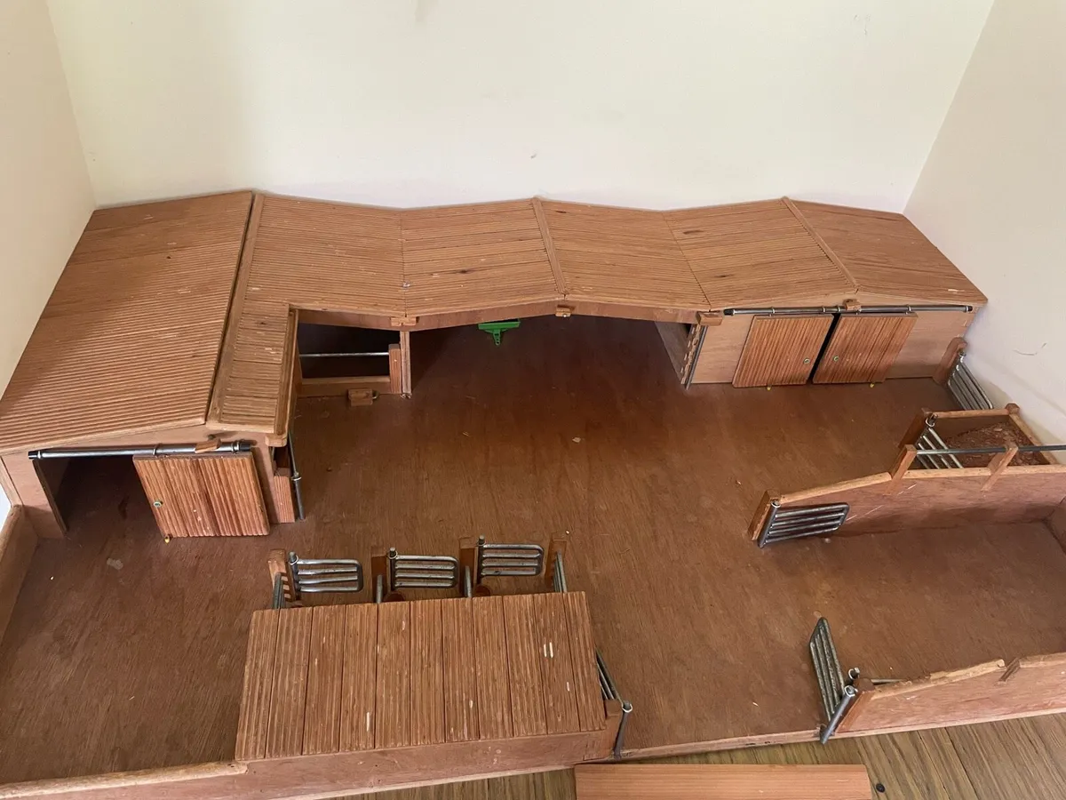 Millwood crafts cattle yard