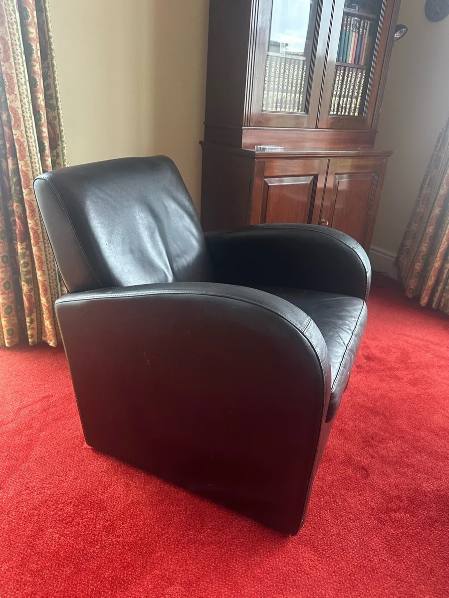 Leather chair and pouf - Image 2