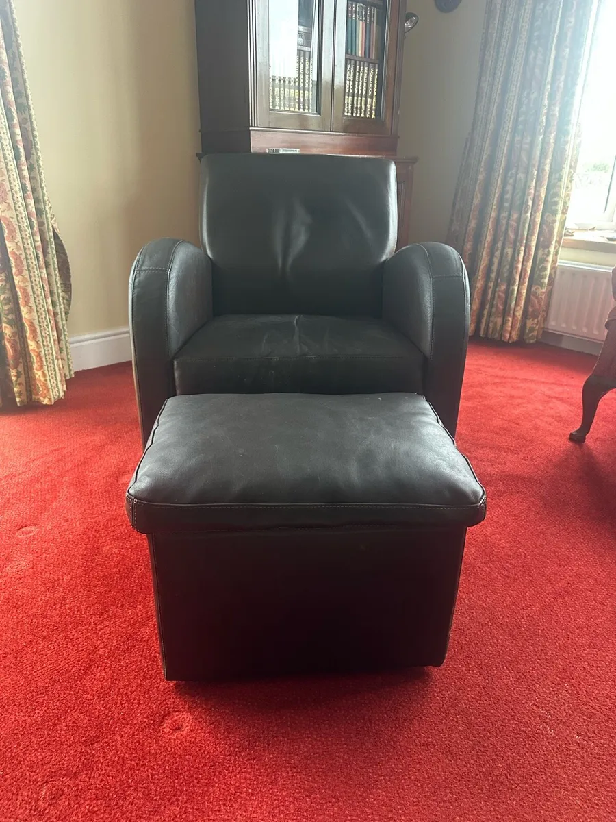 Leather chair and pouf - Image 3