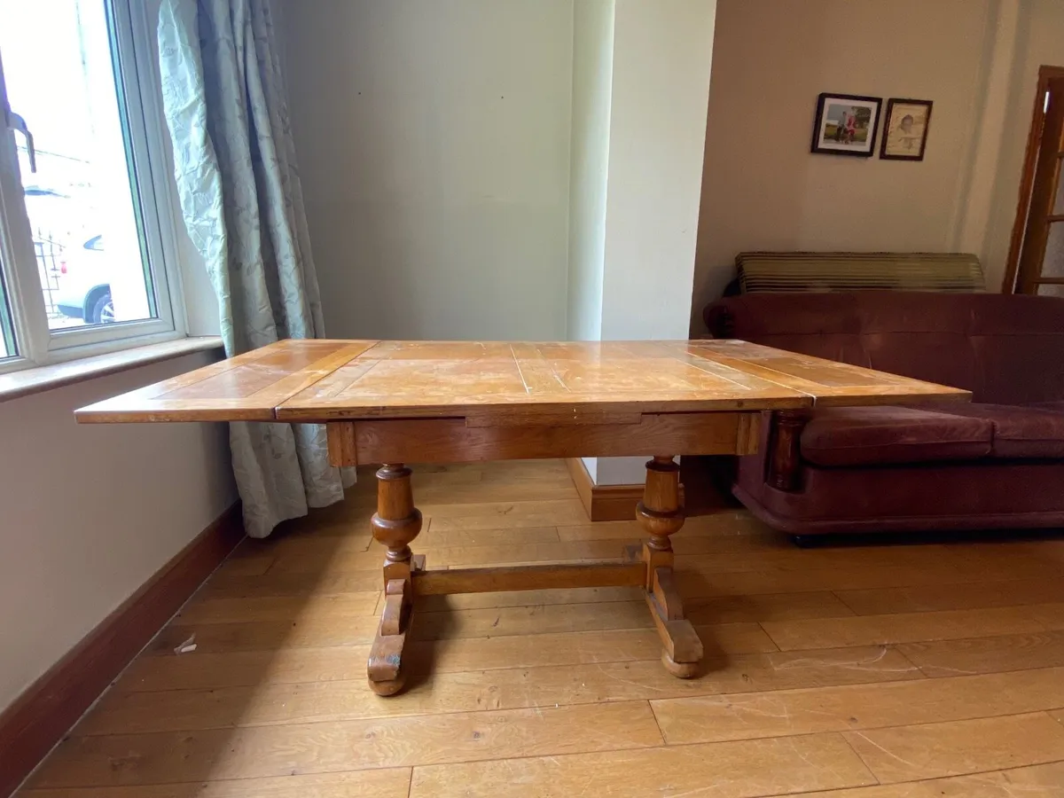 Dining table - Image 2