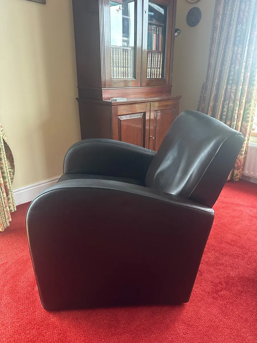 Leather chair and pouf - Image 4
