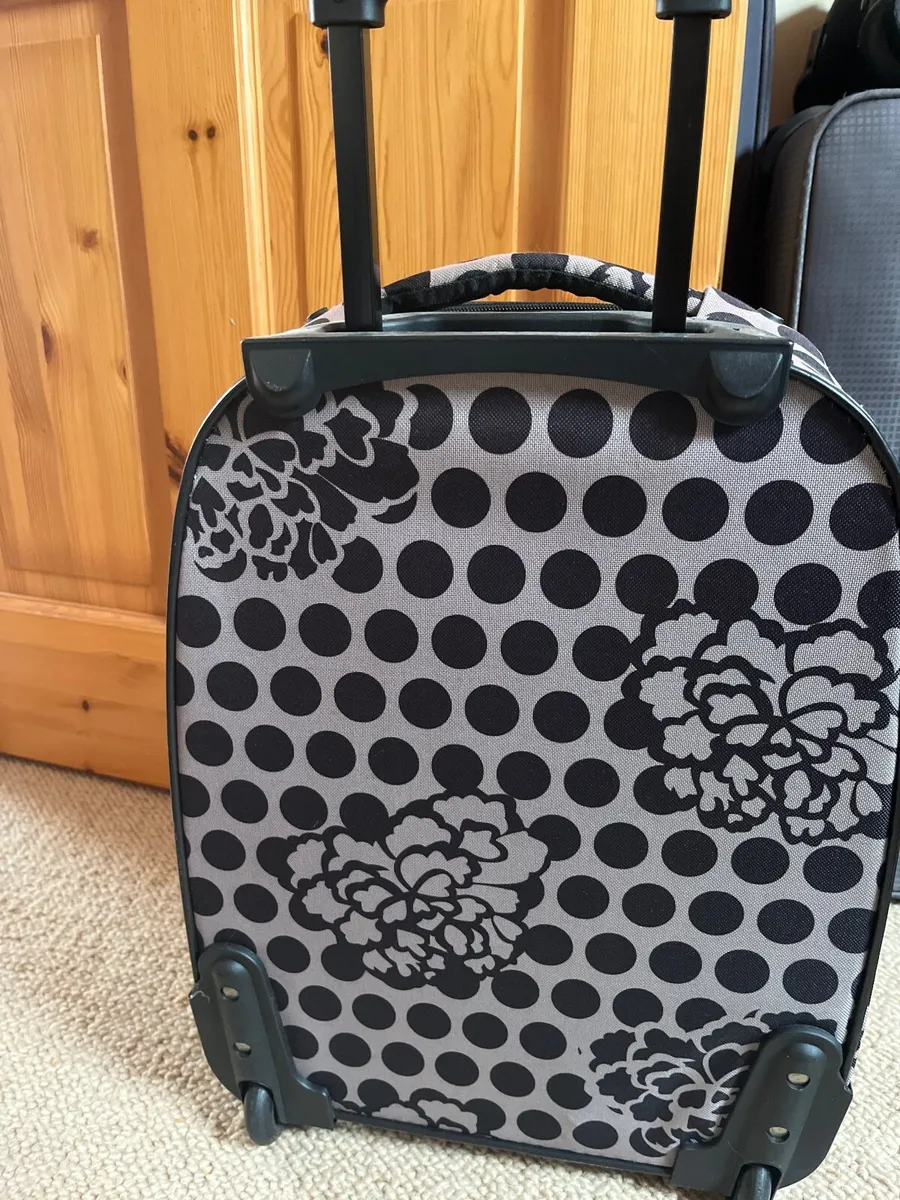 Black beige floral Ryanair cabin bag - Image 3