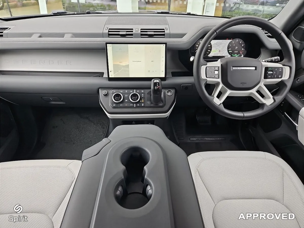 Land Rover Defender 2.0 Phev SE Automatic 6 Seats - Image 4