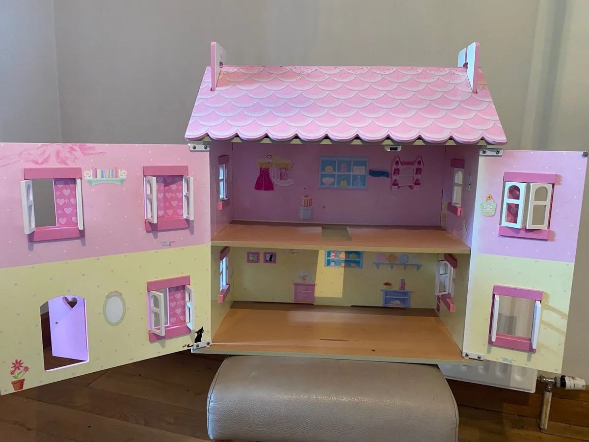 Dolls house and accessories - Image 2