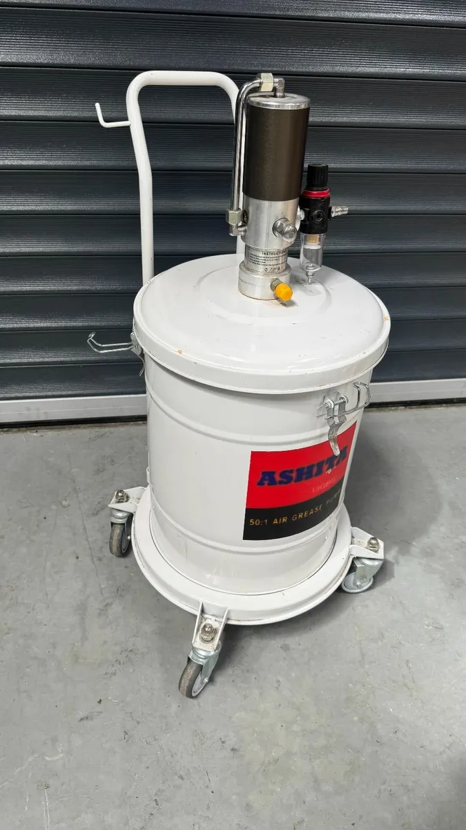 Air Grease Pump NEW Pneumatic Grease Pump - Image 1