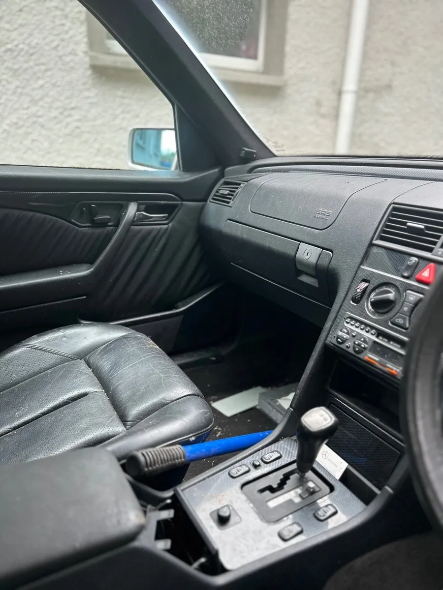 Mercedes-Benz C36 AMG 1995 - Image 4