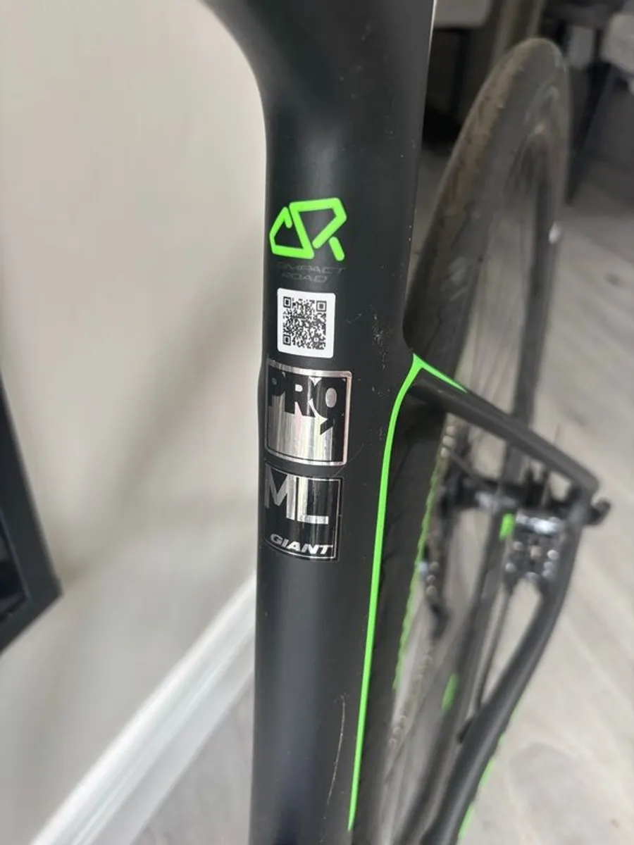 Giant carbon fibre men's bike - Image 2