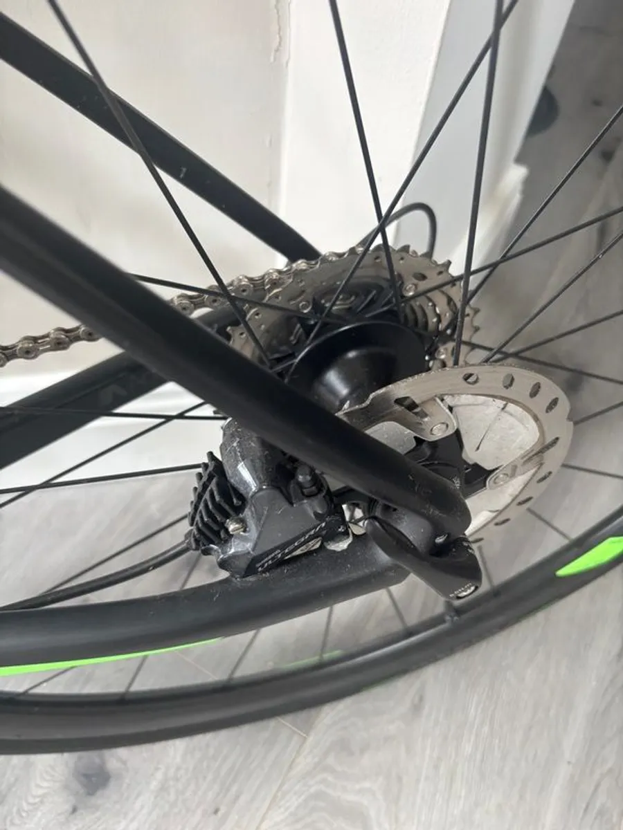 Giant carbon fibre men's bike - Image 3