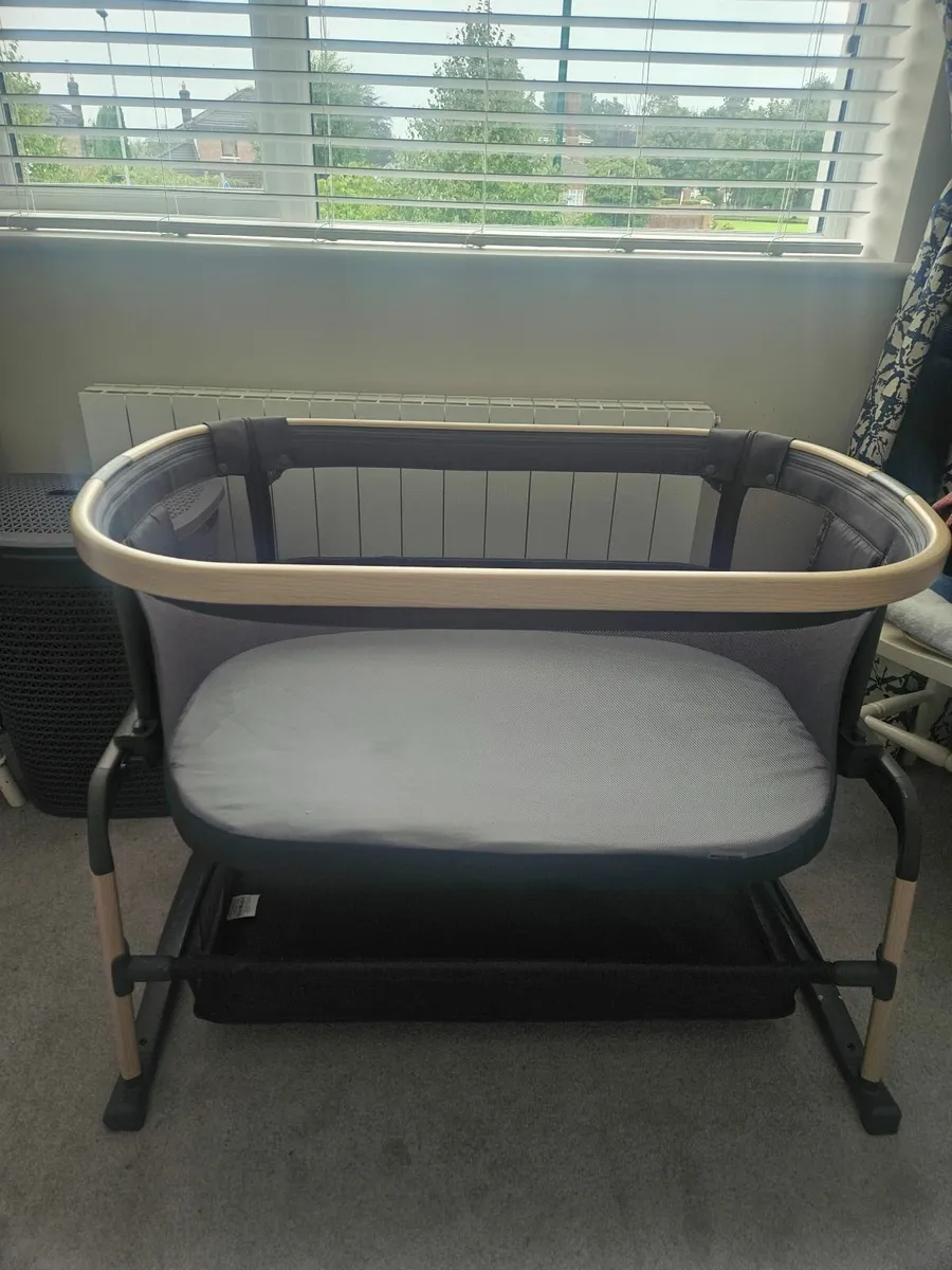 Maxi-Cosi Iora Air Bedside Crib - Beyond Graph - Image 1