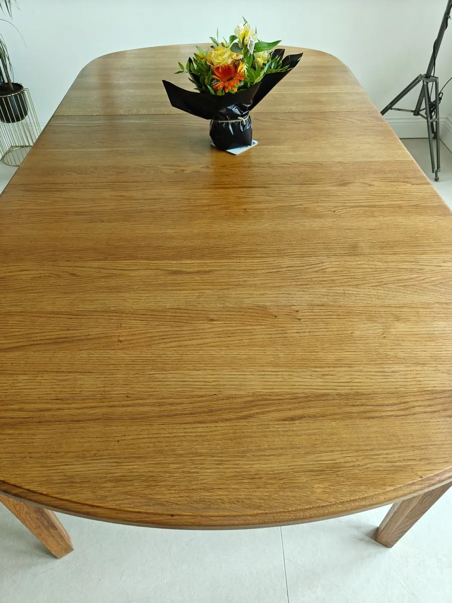 Dining table - Image 2