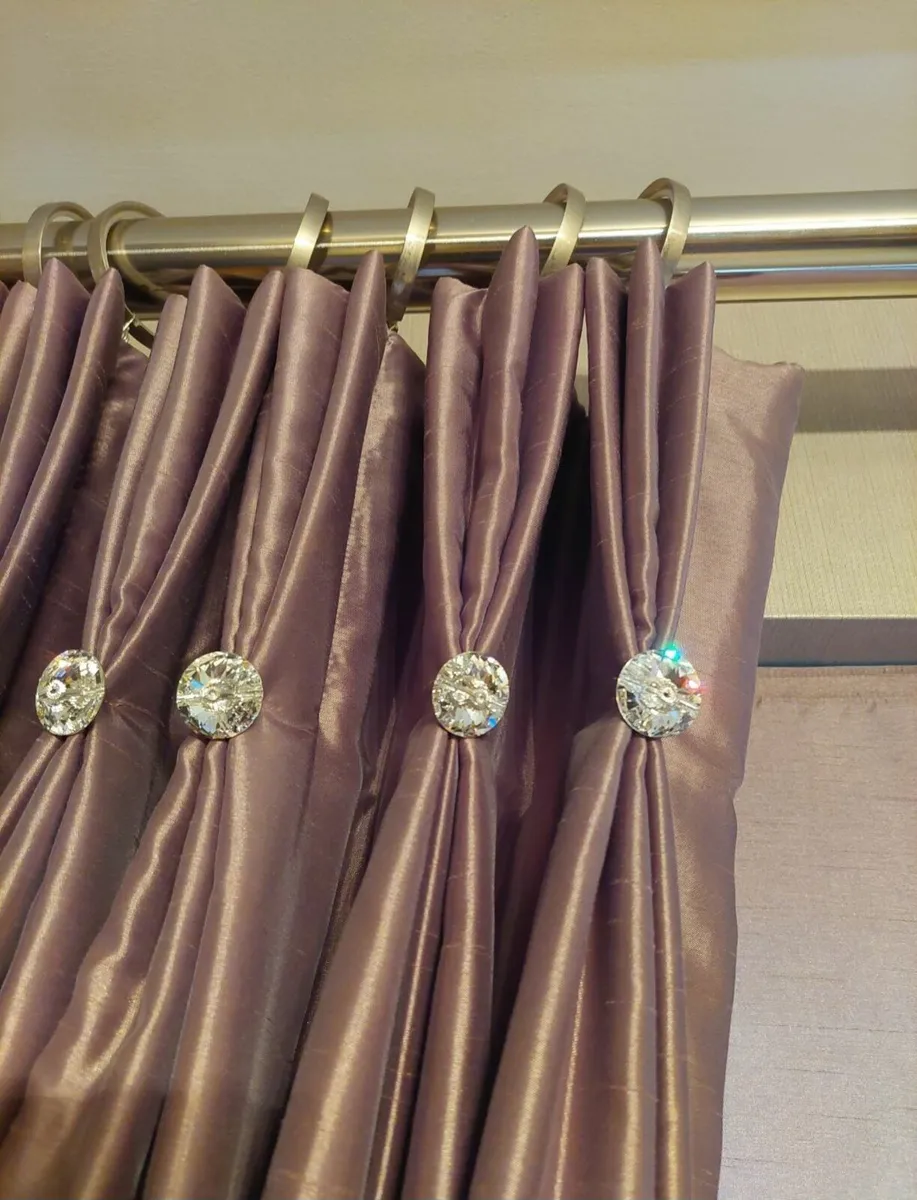 Curtains - Image 2