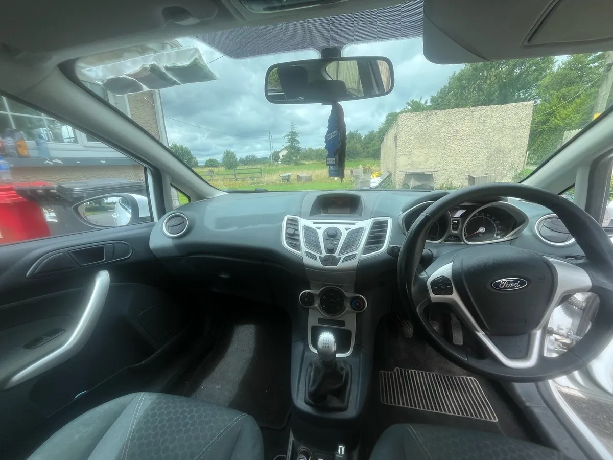 Ford fiesta 2011 *need gone ASAP - Image 4