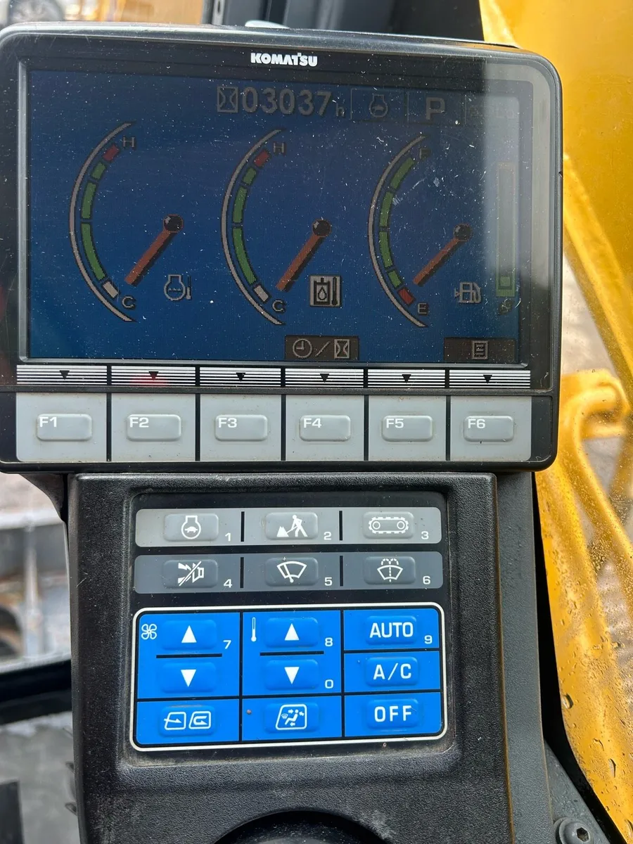 7 ton Komatsu PC Digger - Image 4
