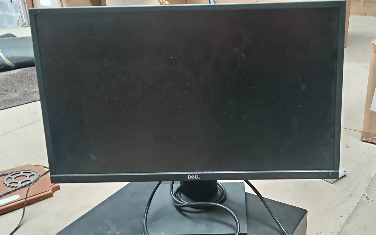 Dell 24" PC Monitor- for gaming, office, retail - Image 1