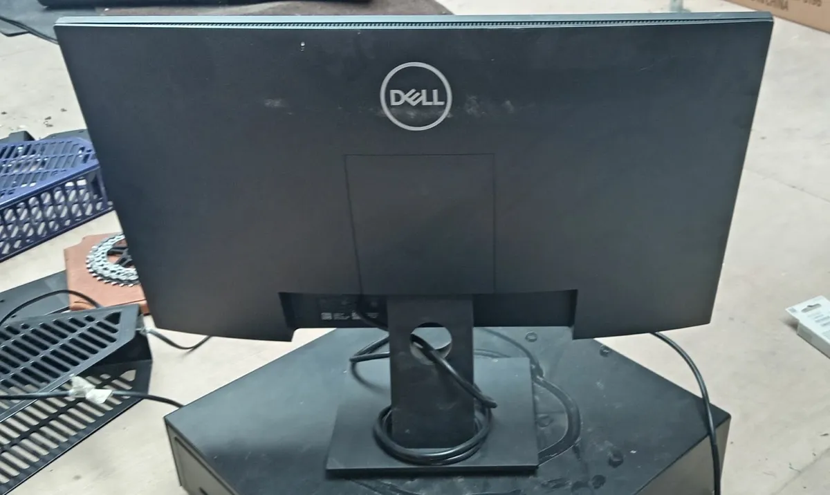 Dell 24" PC Monitor- for gaming, office, retail - Image 2