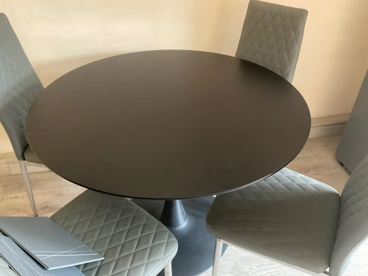 Table and Chairs - Image 1