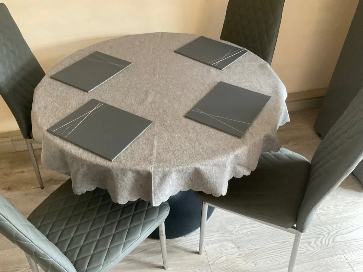 Table and Chairs - Image 2