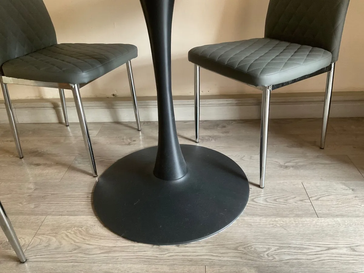 Table and Chairs - Image 3
