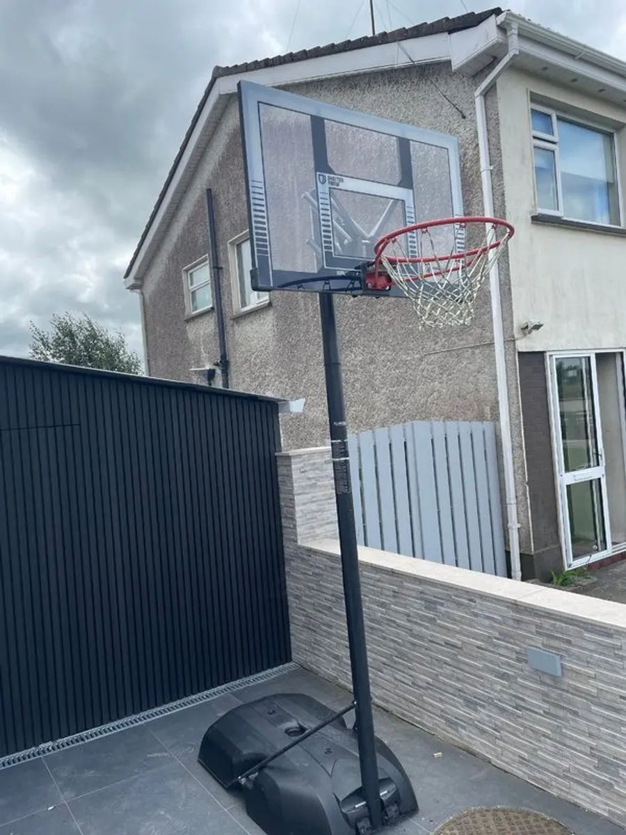 Basketball hoop - Image 1
