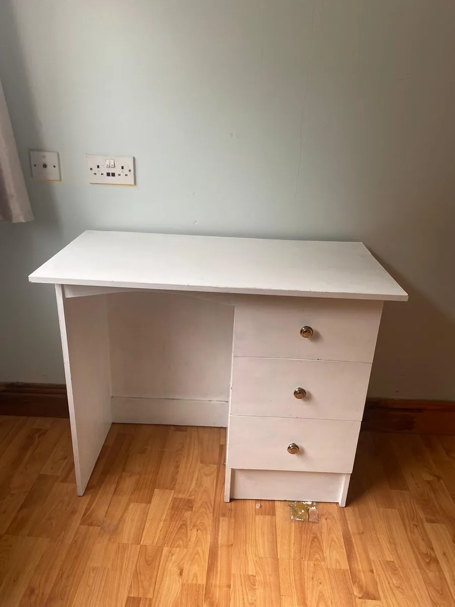 Desk / dresser - Image 1