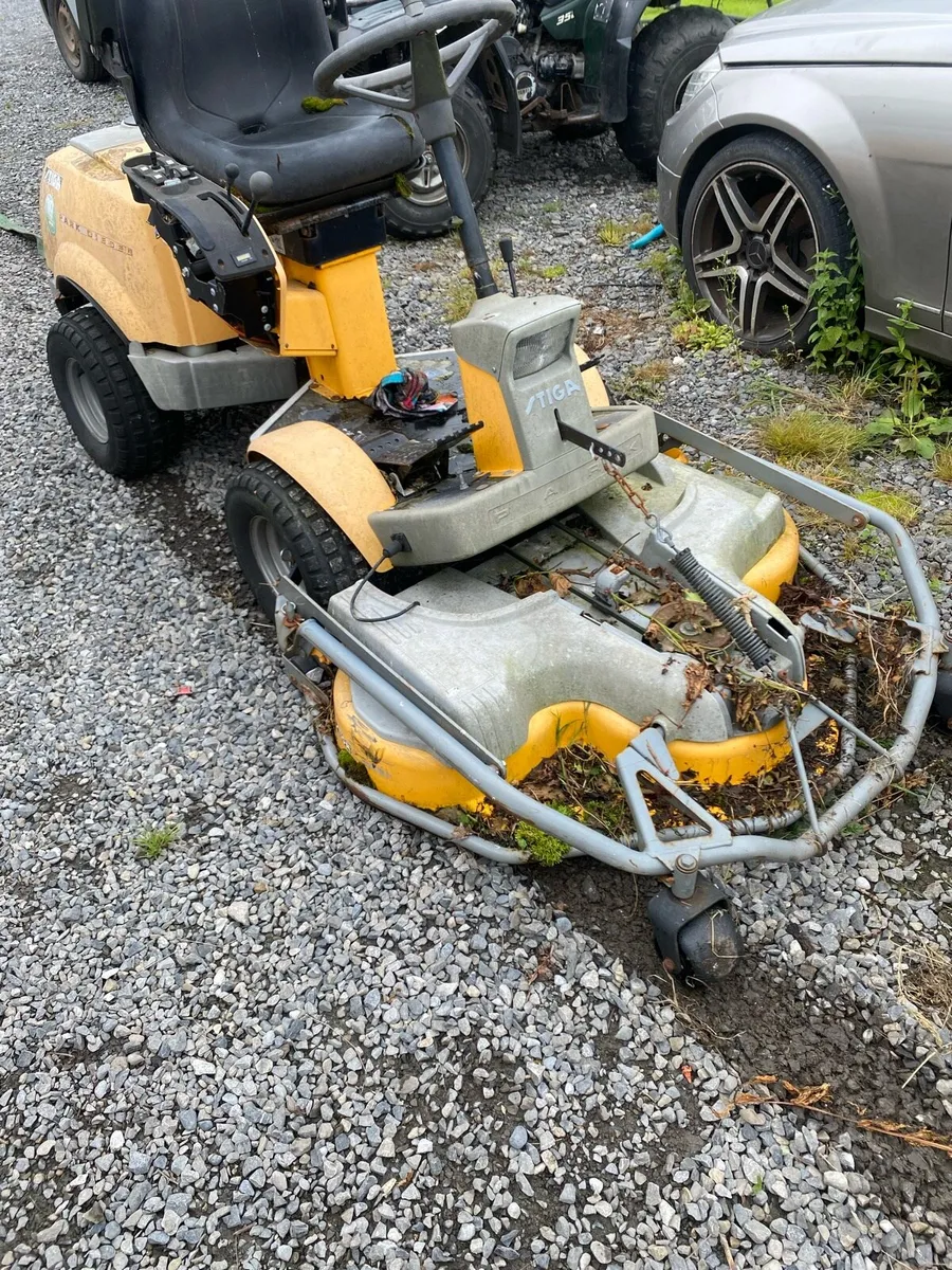 Stiga diesel lawnmower - Image 1