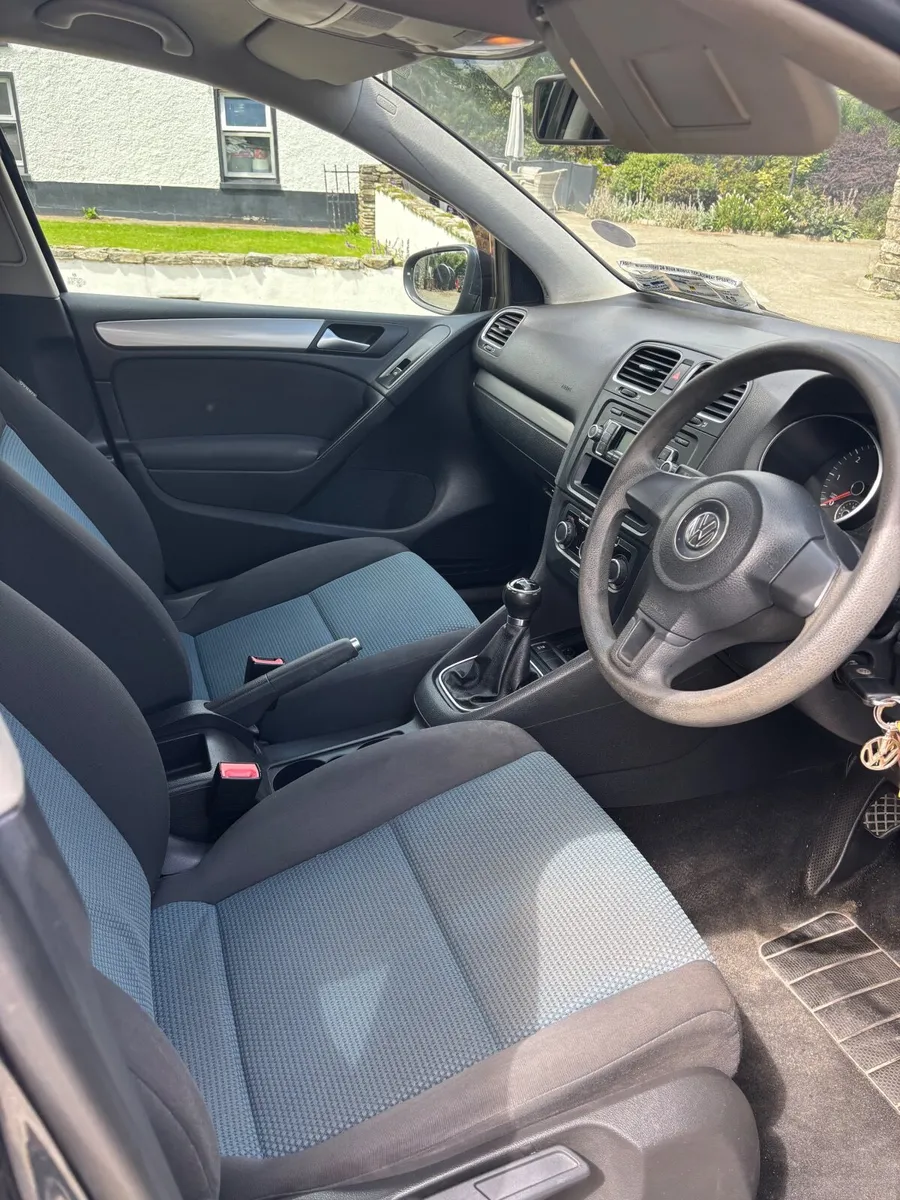 Volkswagen Golf 2012 - Image 2