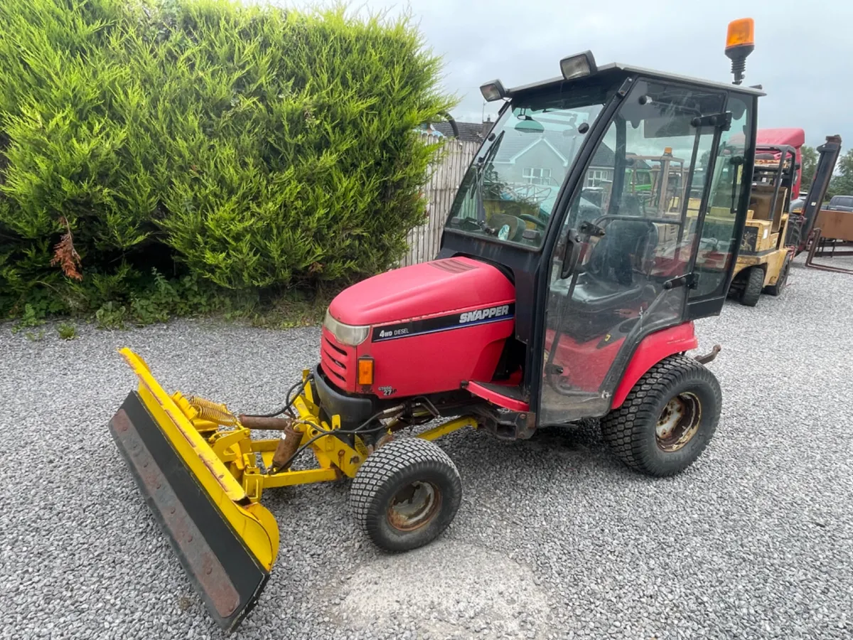 Snapper compact tractor - Image 1