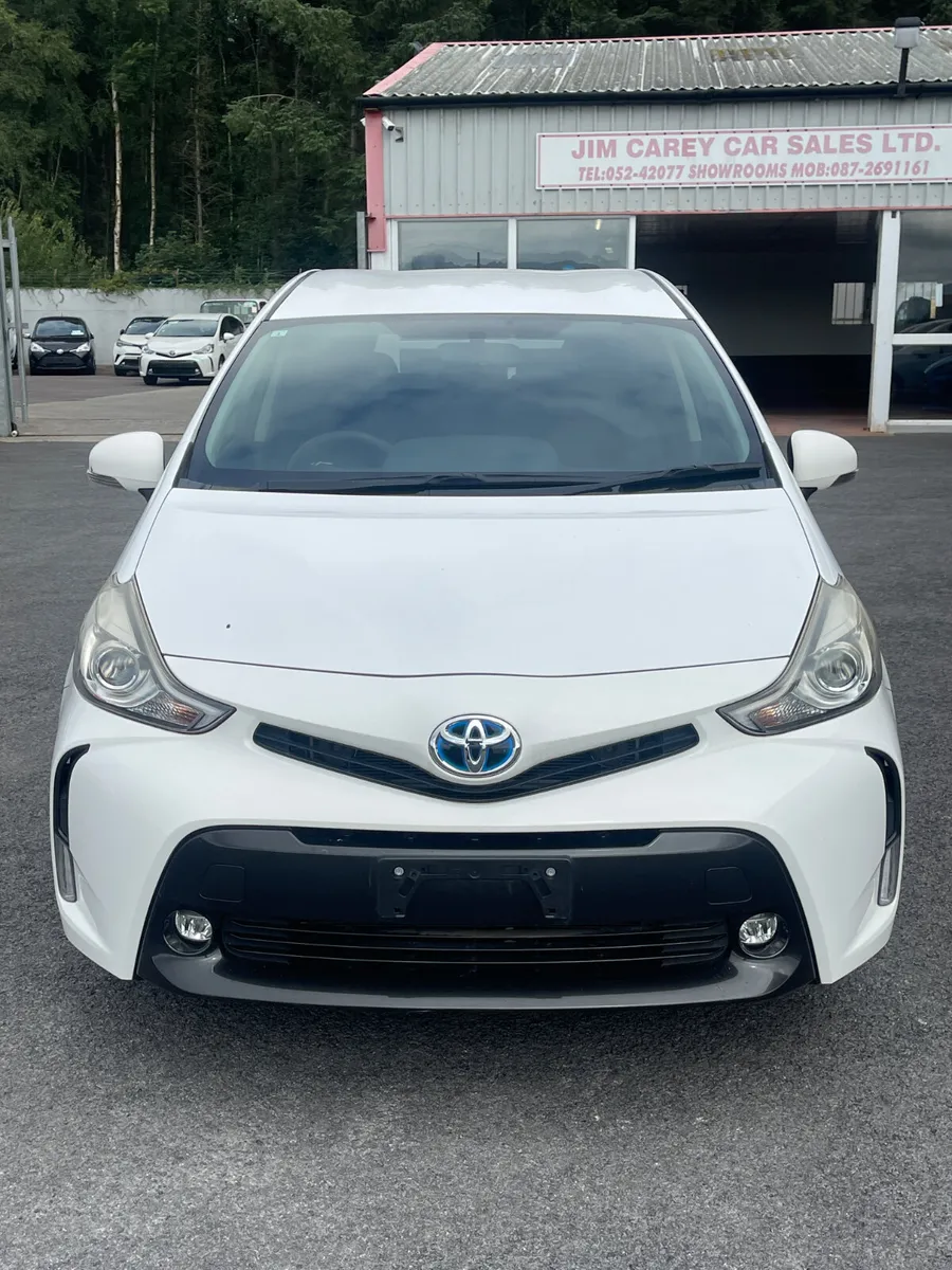 Toyota Prius Alpha 2015-1 - Image 2