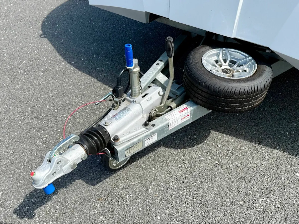 Brian James Race Transporter 6 396-2030 - Image 3