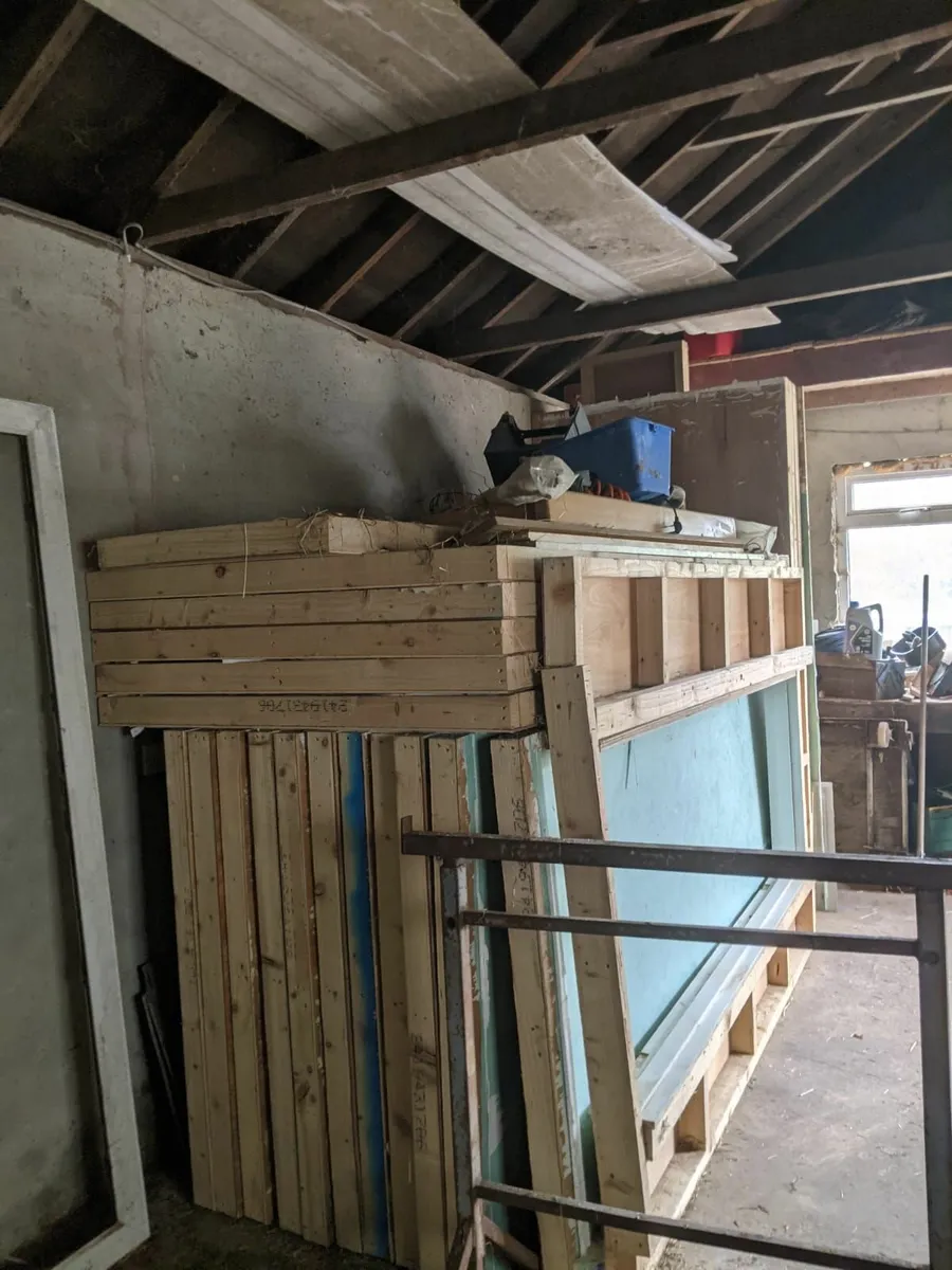 1 lot of wood partitions - Image 1